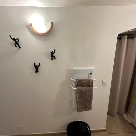 F1 Rez De Chaussee Au Coeur De Pont-saint Esprit Apartment