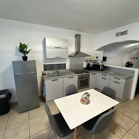 Apartment F1 Rez De Chaussee Au Coeur De Pont-saint Esprit