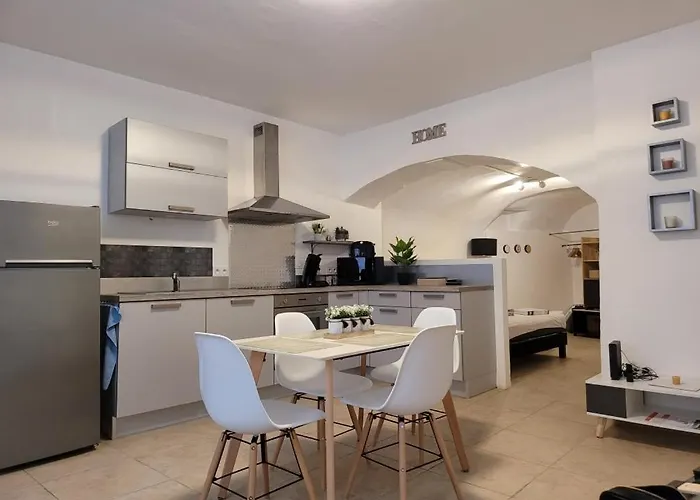Appartement F1 Rez De Chaussee Au Coeur De Pont-saint Esprit Pont-Saint-Esprit